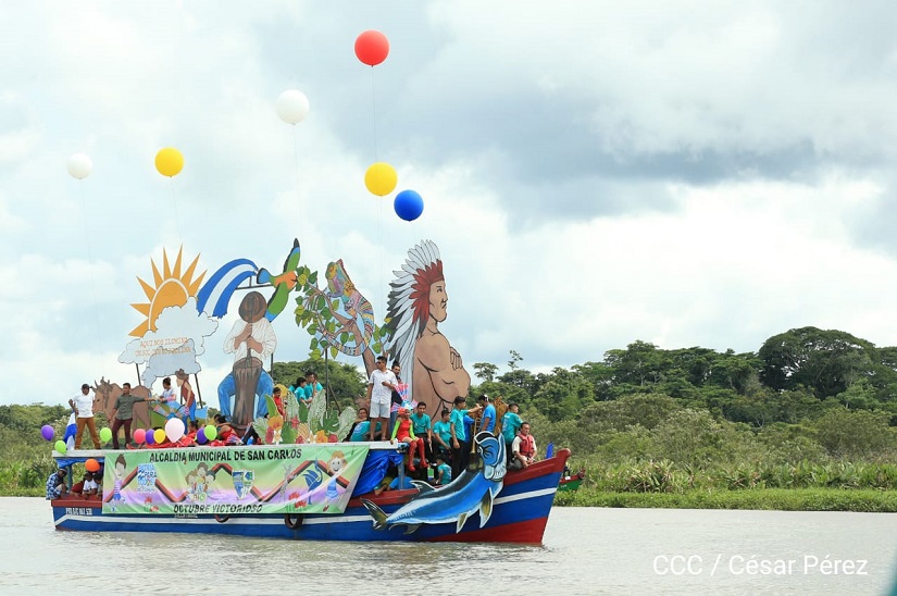 Vistosa y colorida onceava edición de Carnaval Acuático en San Carlos
